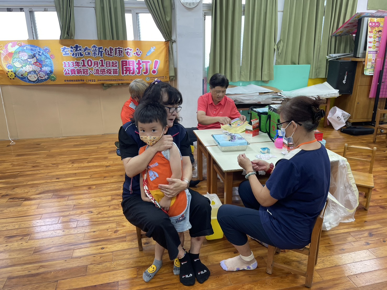 志工協助流感疫苗施打 相本