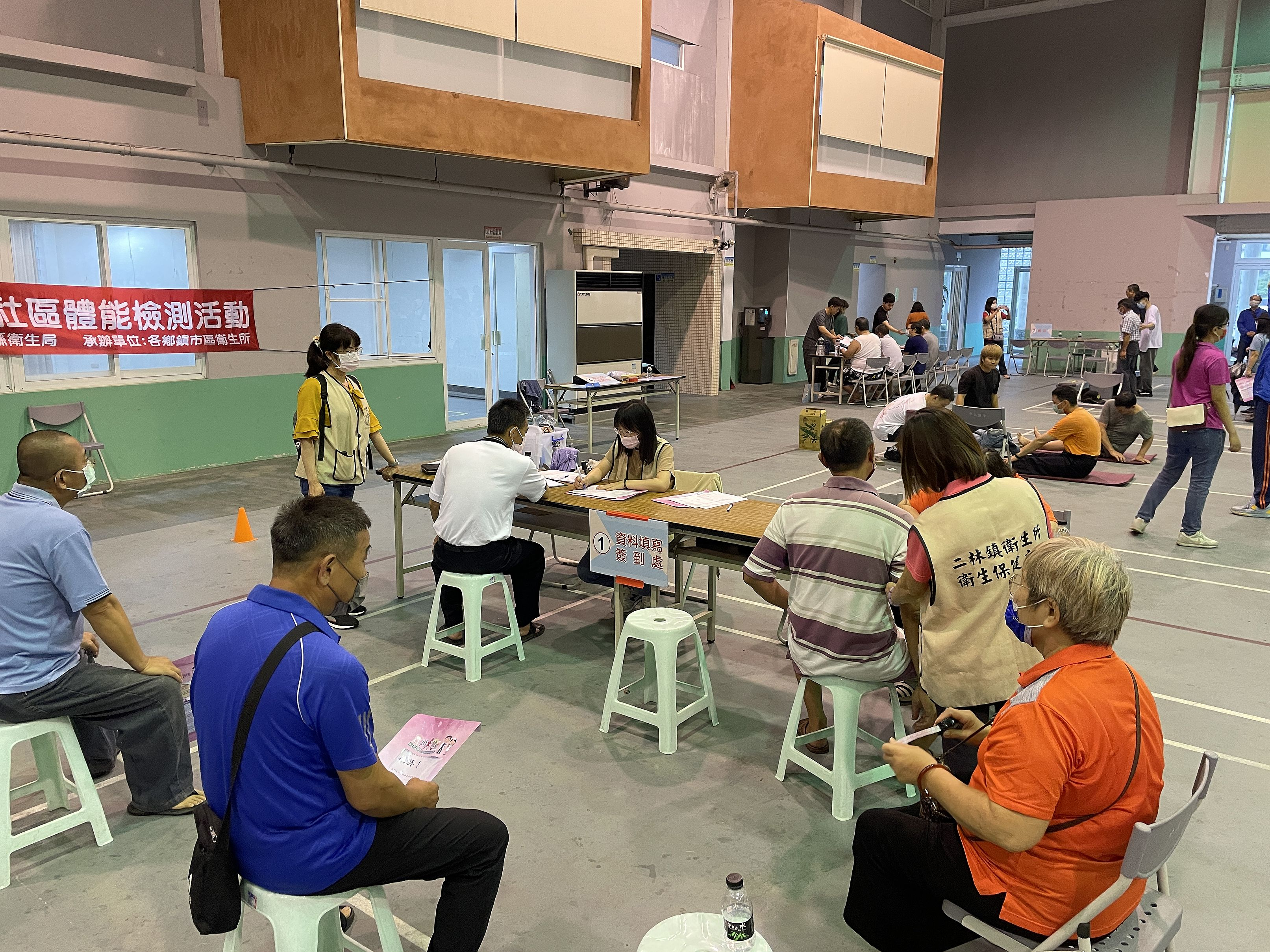志工協助社區體適能檢測 相本